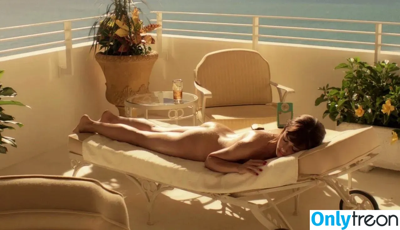 Olga Kurylenko nude photo #0021 (Olga Kurylenko)