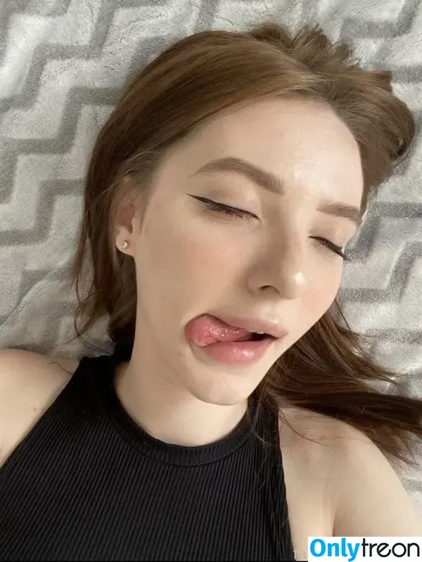 Oli_Lis nude photo #0004 (olilis3)