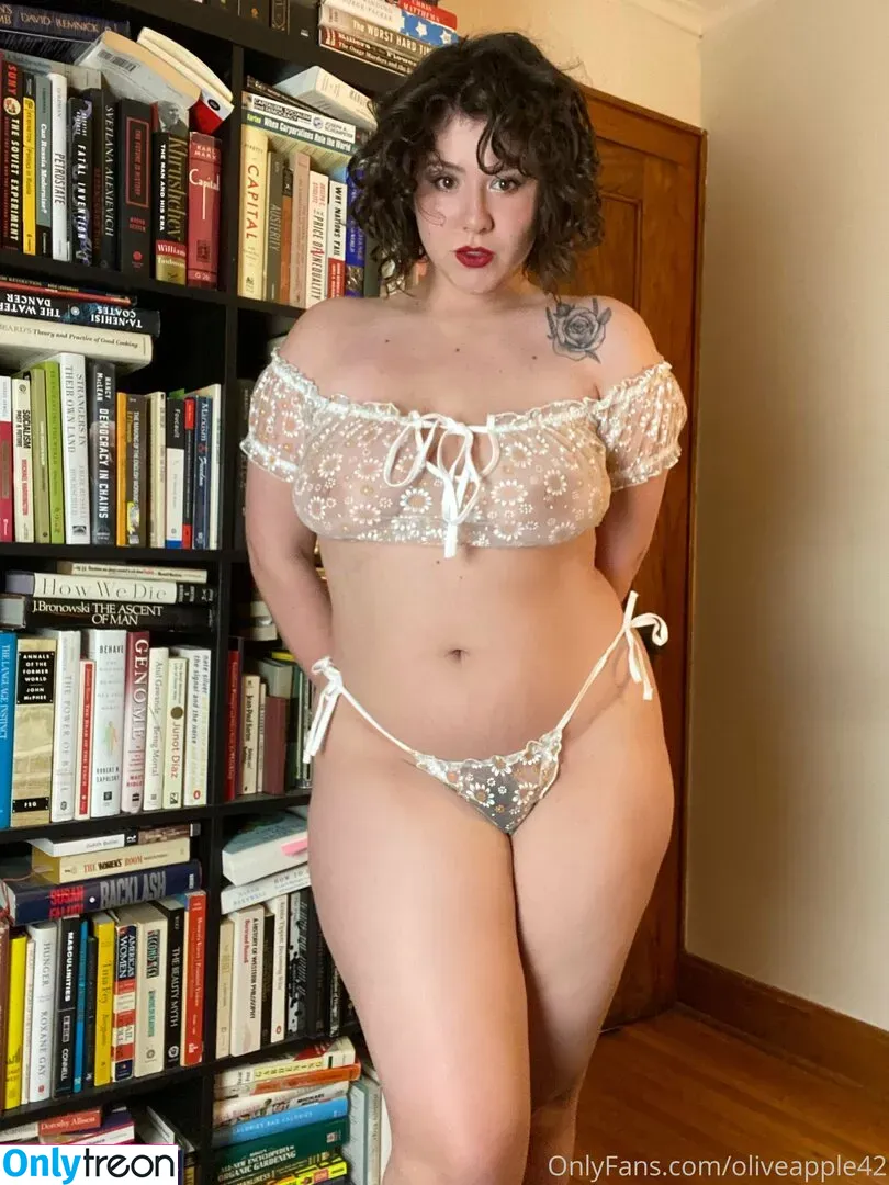 oliveapple42 nude photo #0106 (oliveapple42)