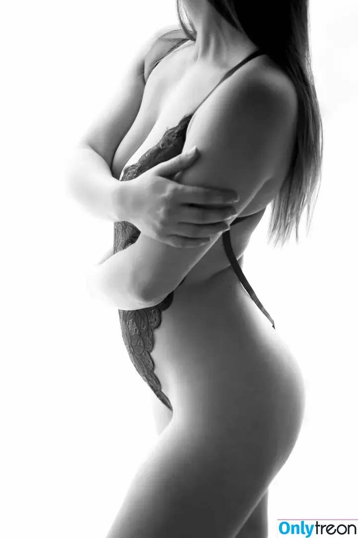 Olivia Grace nude photo #0124 (oliegrace / oligrace / oliviahasapinkone)