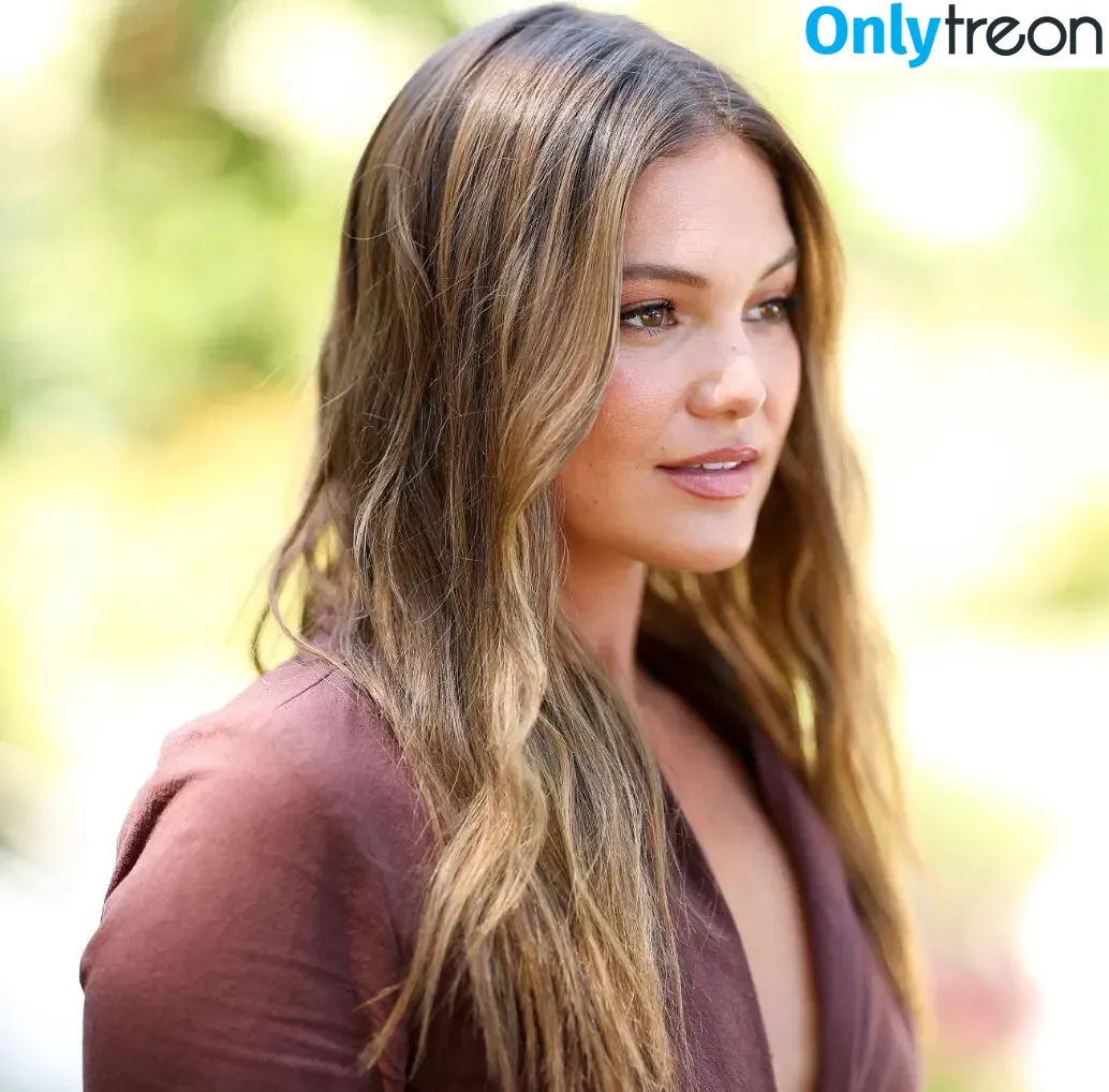 Olivia Holt nude photo #0625 (Non-Nude / Preview / olivia_holt)