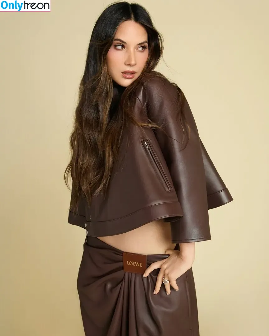Olivia Munn nude photo #1188 (oliviamunn)