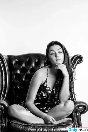 Olivia Musique / olimusique nude photo #0005