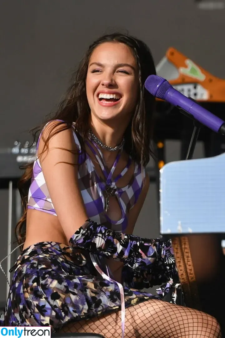 Olivia Rodrigo nude photo #4133 (oliviarodrigo)
