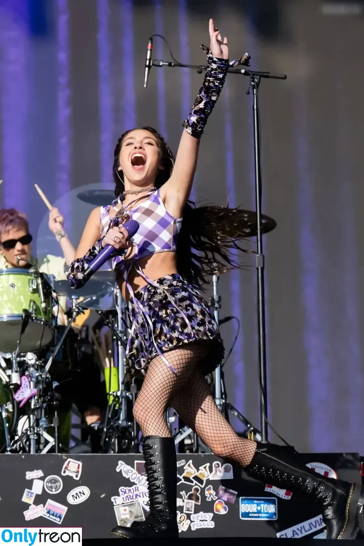 Olivia Rodrigo nude photo #4138 (oliviarodrigo)