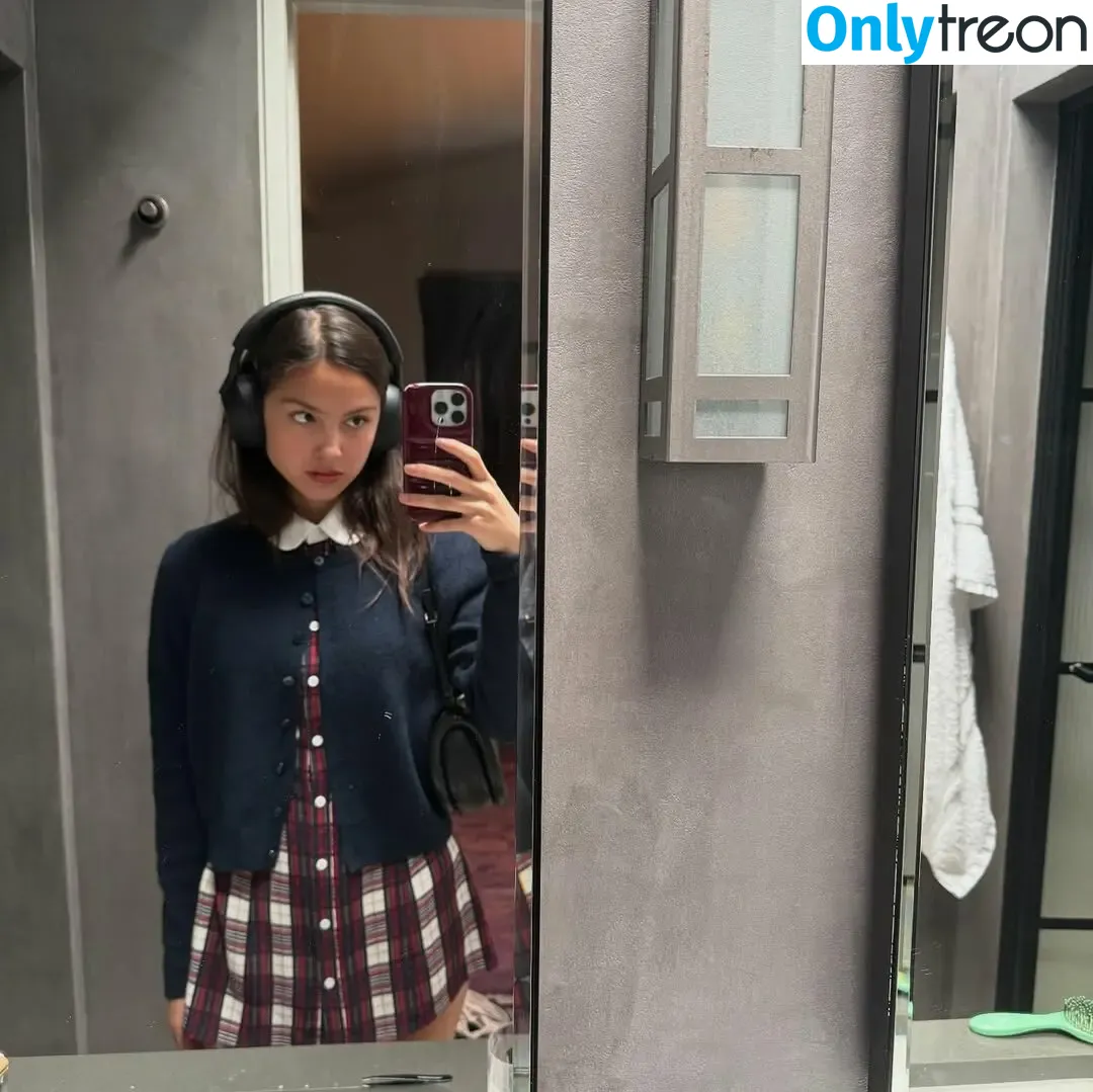 Olivia Rodrigo nude photo #4356 (oliviarodrigo)