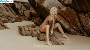 Olya Lelay / ohh.lelay / white_pony nude photo #0001