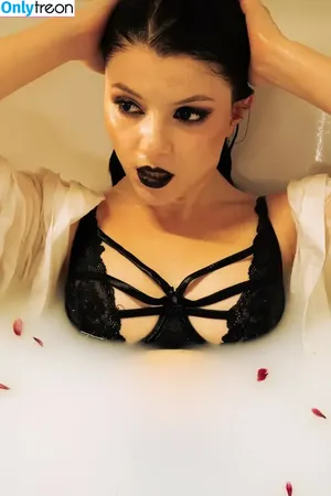 Olyashaa / deepfake / olyashaasaxon nude photo #0224