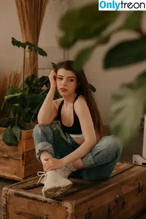 Olyashaa / deepfake / olyashaasaxon nude photo #0395