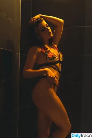 Olyashaa / deepfake / olyashaasaxon nude photo #0621