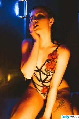 Olyashaa / deepfake / olyashaasaxon nude photo #0629