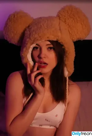Olyashaa / deepfake / olyashaasaxon nude photo #0967
