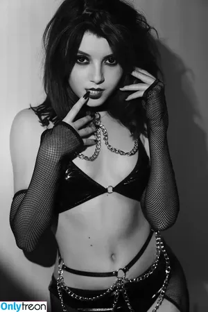 Olyashaa / deepfake / olyashaasaxon nude photo #1463