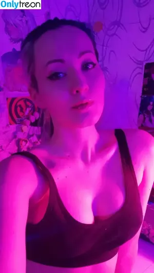 Oniksiya Sofinikum / AdamaeOniksiya / nuviponyali / oniksiya_sofinikum / sofinikum nude photo #1076