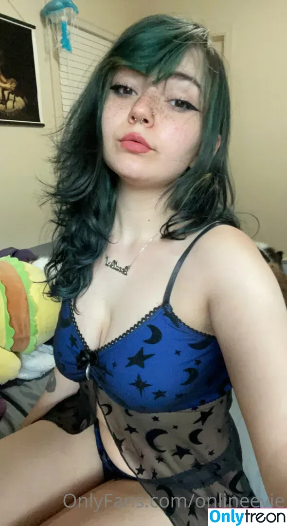 onlineevie nude photo #0002 (onlyevie_ / plushiesuccubus)