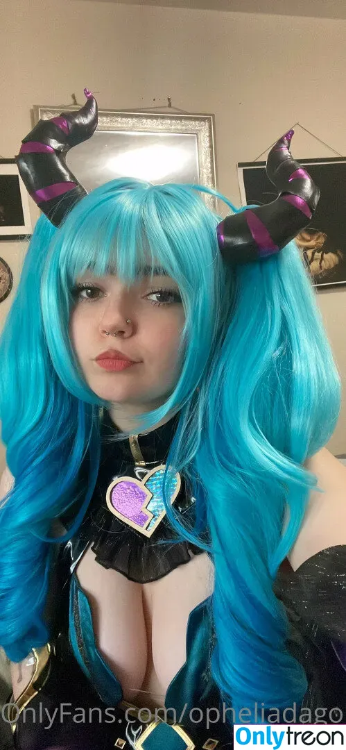 onlineevie nude photo #0012 (onlyevie_ / plushiesuccubus)