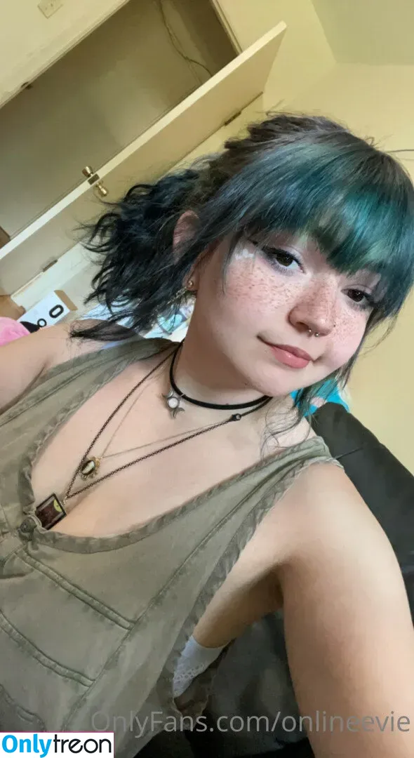 onlineevie nude photo #0026 (onlyevie_ / plushiesuccubus)