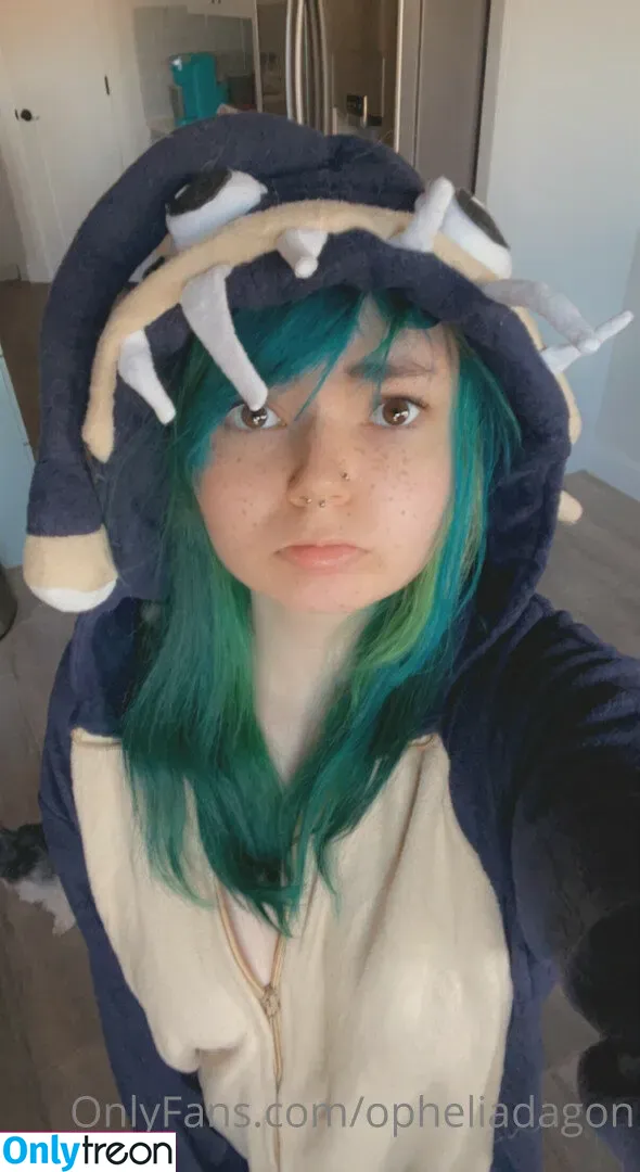onlineevie nude photo #0064 (onlyevie_ / plushiesuccubus)