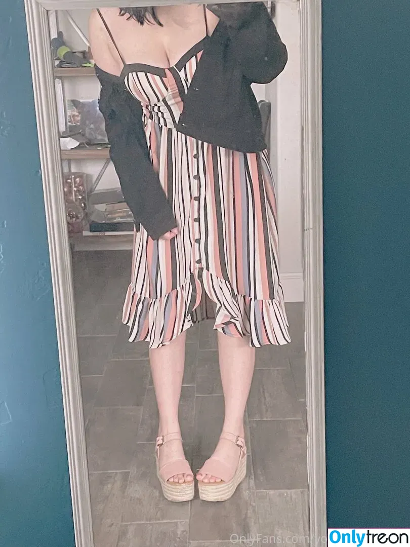 onlineevie nude photo #0201 (onlyevie_ / plushiesuccubus)