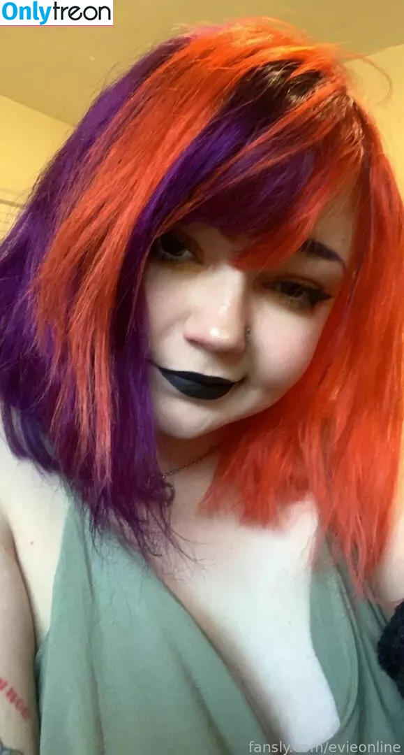 onlineevie nude photo #0313 (onlyevie_ / plushiesuccubus)