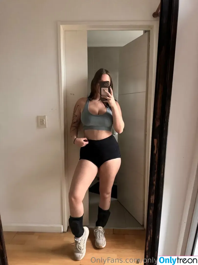 onlynaominyke nude photo #0012 (onlynaominyke)
