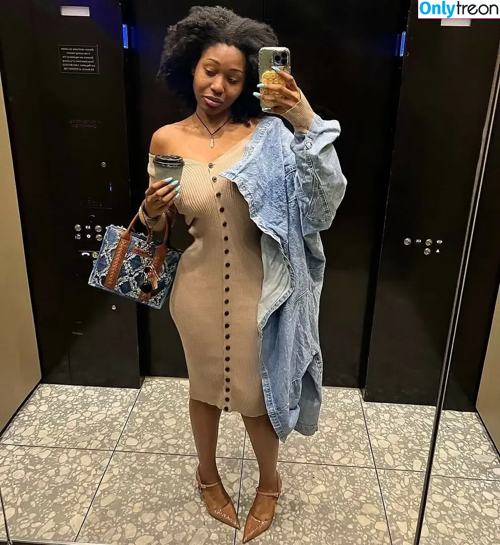 Orangeblossomz nude photo #0003 (OrangeBlossomz0 / honestlyamara)