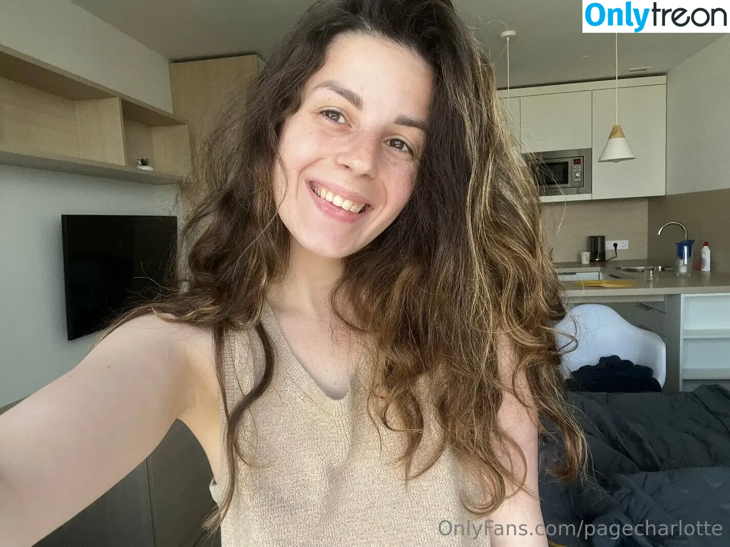 pagecharlotte nude photo #0038 (pagecharlotte2)