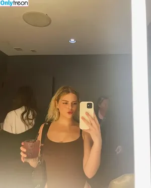 paigemariiah / paigeniemannofficial nude photo #0019