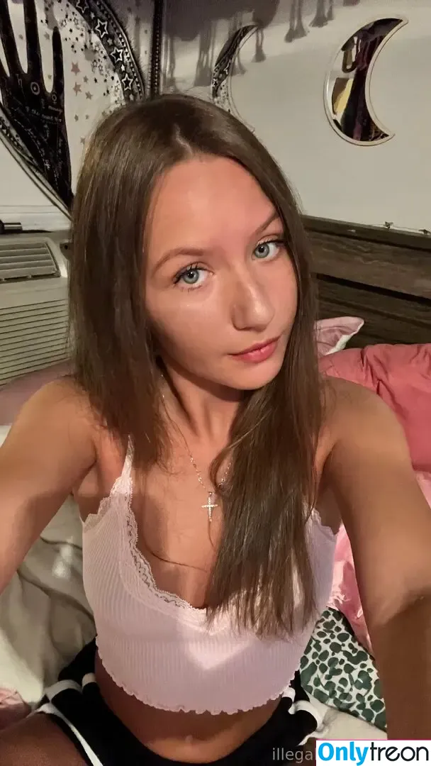 paisleysnowxo nude photo #0128 (Chloe Cox / Faithmary / Paisley Snow / bigsnoww_)