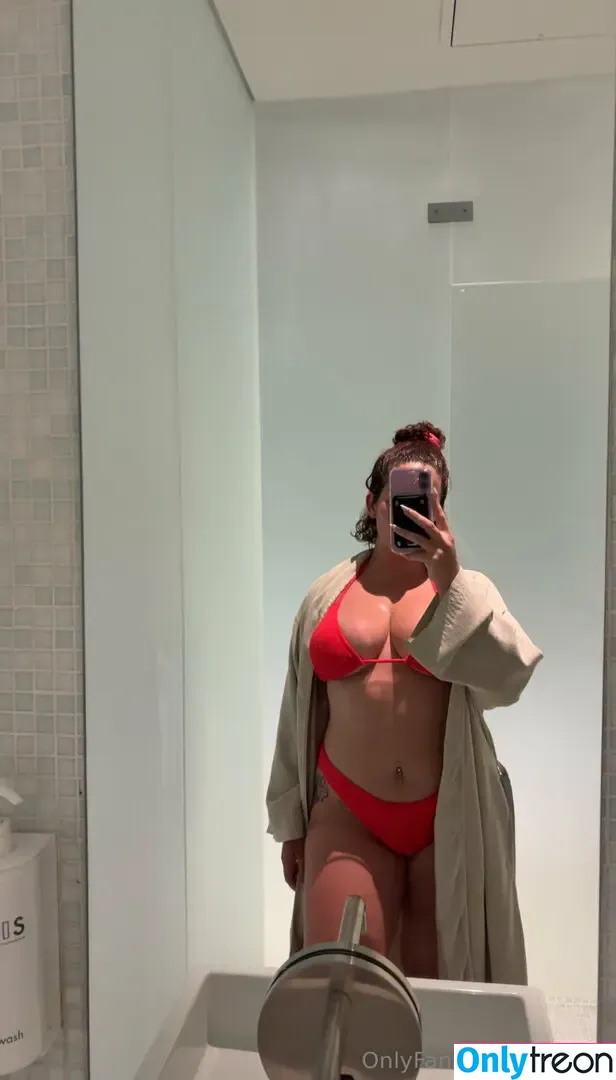 Paloma nude photo #0160 (palomaanahir / palomanahir_)