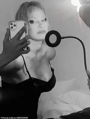 Pamela Anderson / mepamelaanderson / pamelaanderson nude photo #0041