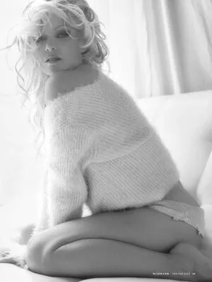 Pamela Anderson / mepamelaanderson / pamelaanderson nude photo #0077