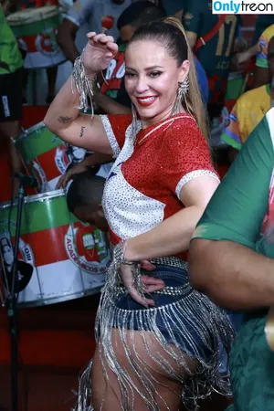 Paolla Oliveira / paollaoliveirareal / paulinhamissbumbum nude photo #0772