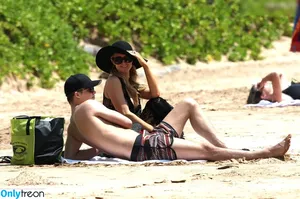 Paris Hilton / parishilton nude photo #0785