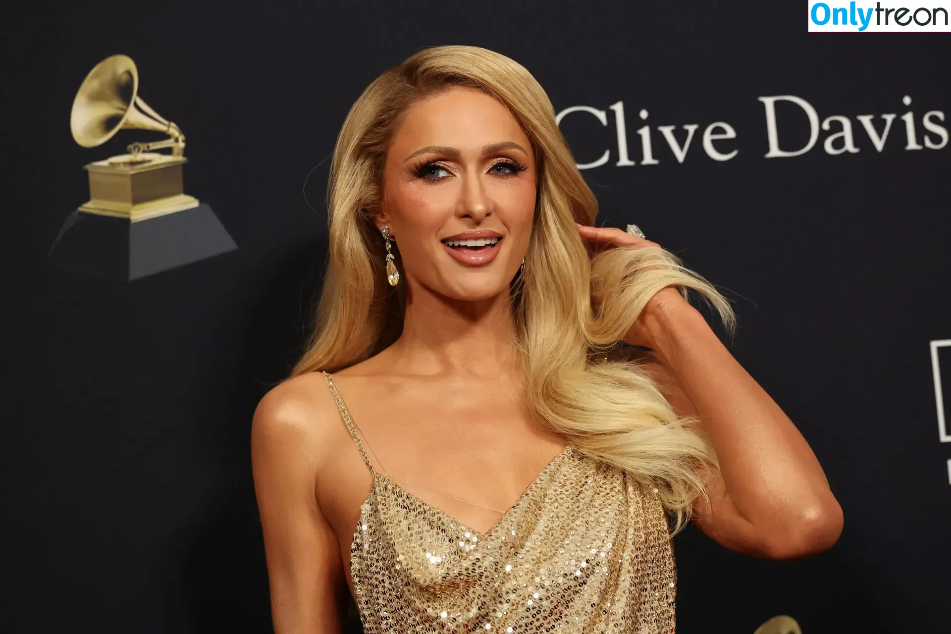 Paris Hilton nude photo #0946 (parishilton)