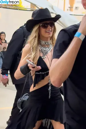 Paris Hilton / parishilton nude photo #1010