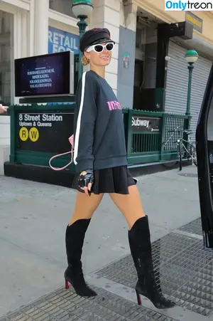 Paris Hilton / parishilton nude photo #1031