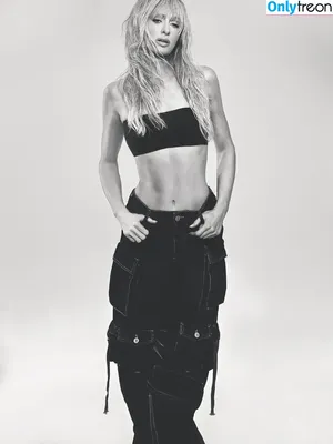 Paris Hilton / parishilton nude photo #1077