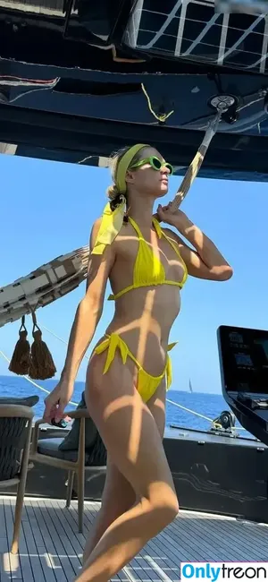 Paris Hilton / parishilton nude photo #1131
