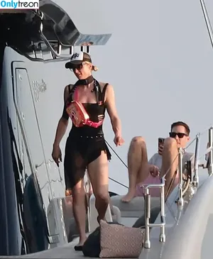 Paris Hilton / parishilton nude photo #1162