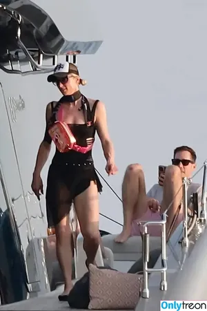 Paris Hilton / parishilton nude photo #1174