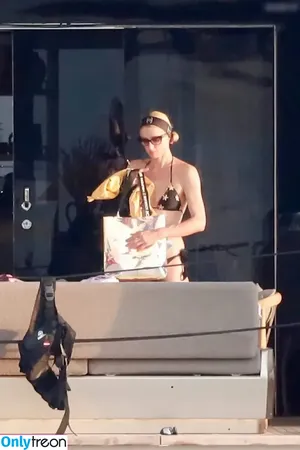 Paris Hilton / parishilton nude photo #1179