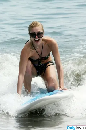 Paris Hilton / parishilton nude photo #1203