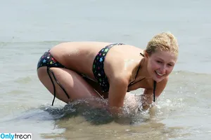 Paris Hilton / parishilton nude photo #1204