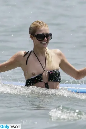 Paris Hilton / parishilton nude photo #1215