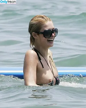 Paris Hilton / parishilton nude photo #1217