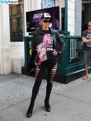 Paris Hilton / parishilton nude photo #1316