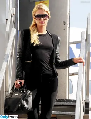 Paris Hilton / parishilton nude photo #1385