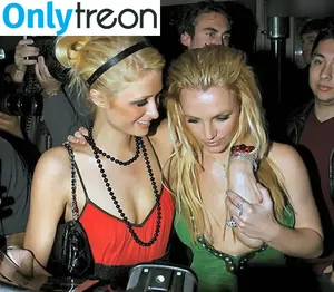 Paris Hilton / parishilton nude photo #1390