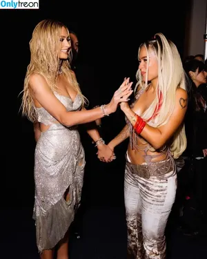 Paris Hilton / parishilton nude photo #1398
